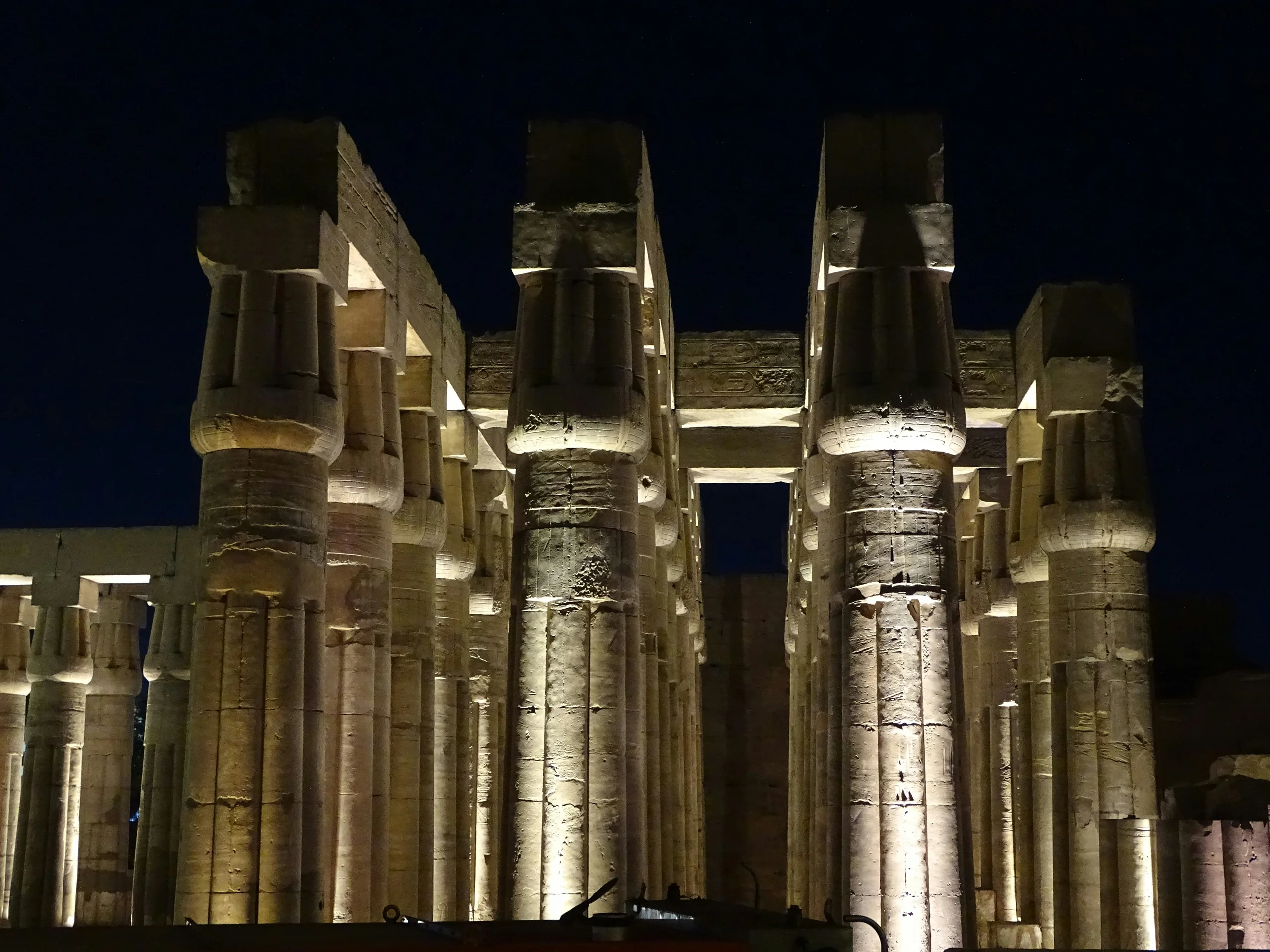 temple de Louxor de nuit